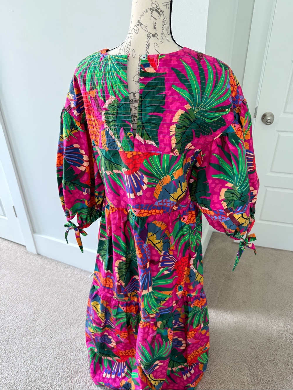 Like New FARM Rio Vibrant Fuchsia Tropical Print Puff Sleeve Maxi/Midi Dress - Picture 11 of 11